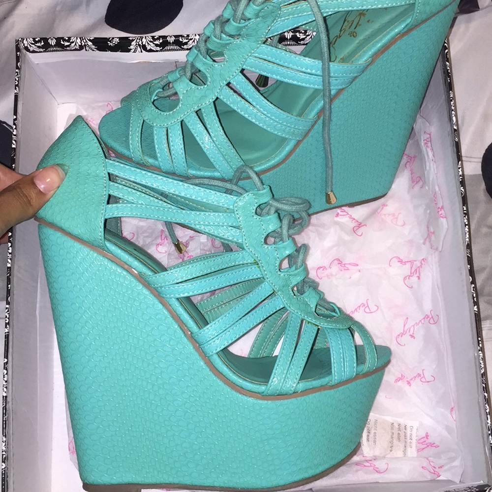 Platform sandals